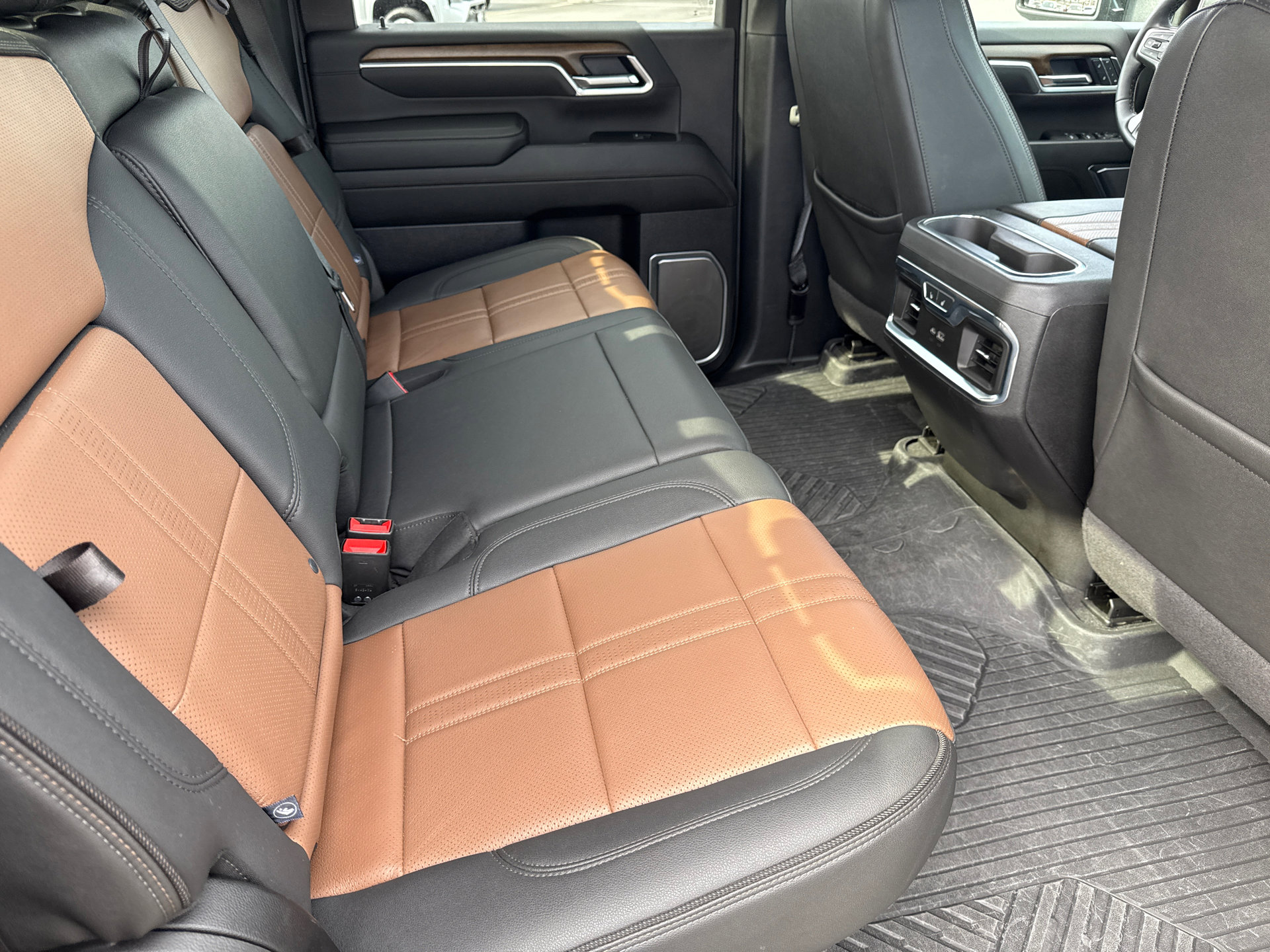 Used 2025 Chevrolet Silverado 3500 High Country w/ High Country Premium Package image 16