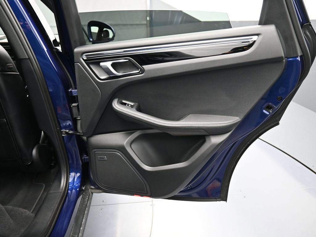 Certified 2025 Porsche Macan image 26
