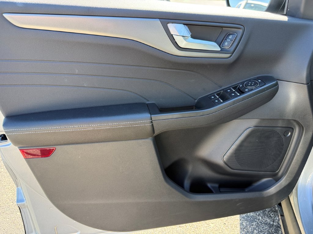 New 2024 Ford Escape SE FWD image 10