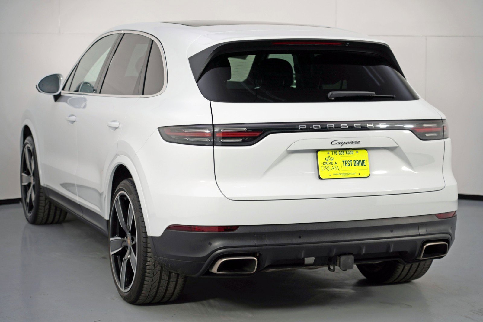 Used 2023 Porsche Cayenne Platinum Edition w/ Premium Package image 50
