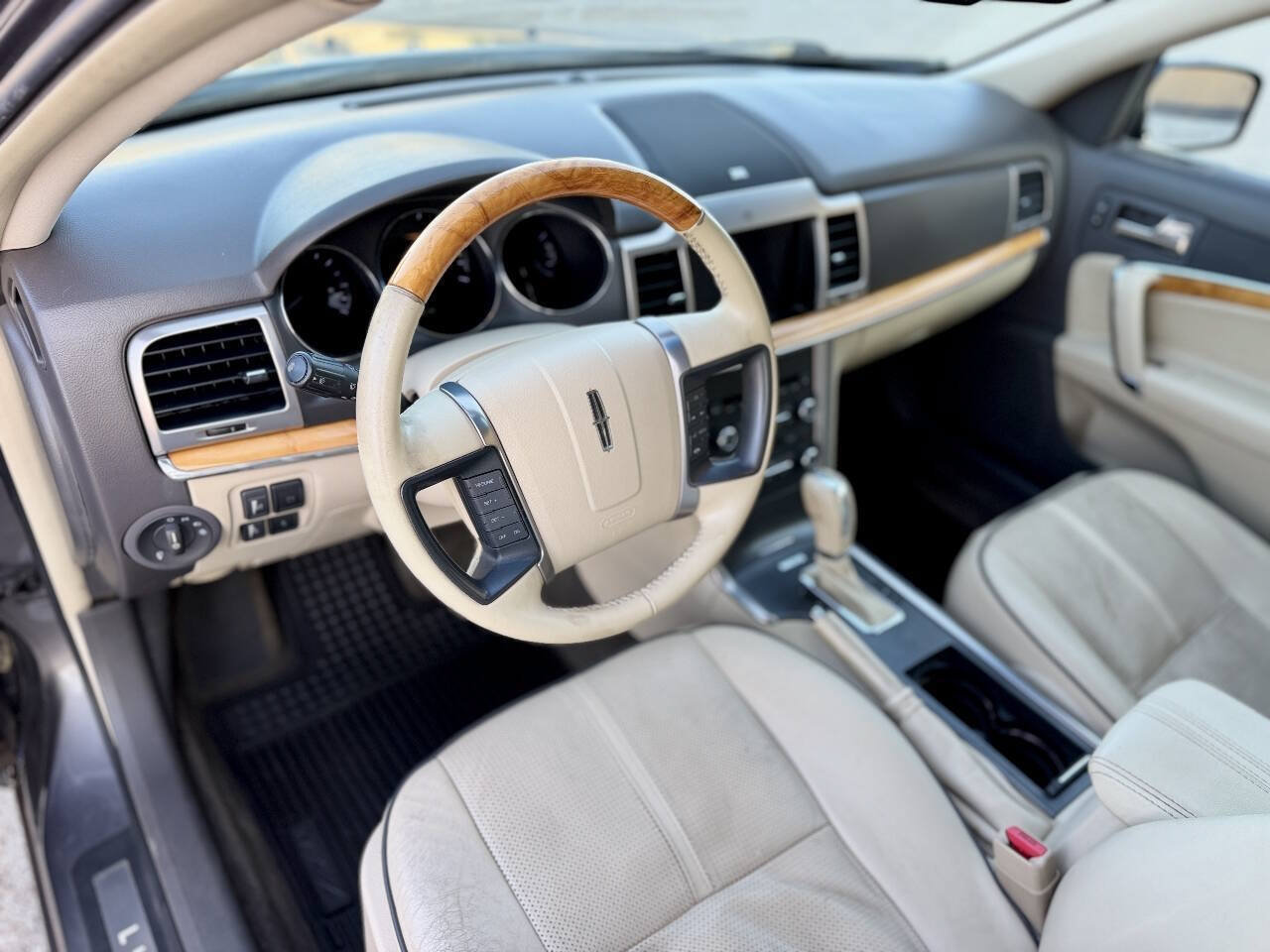 Used 2011 Lincoln MKZ w/ 102A Rapid Spec Order Code FWD image 12