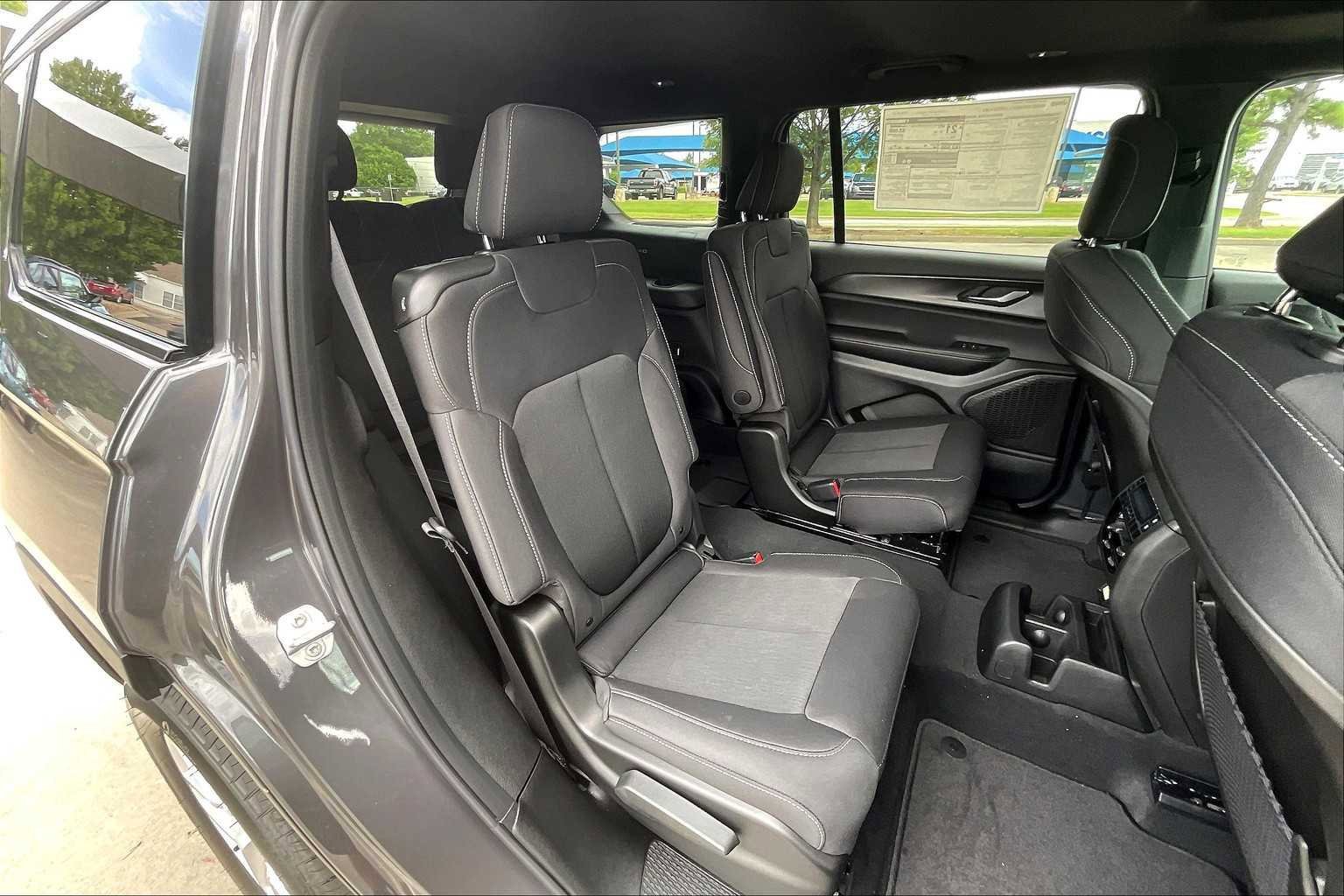 New 2025 Jeep Grand Cherokee L Laredo w/ Luxury Tech Group I AWD/4WD image 21