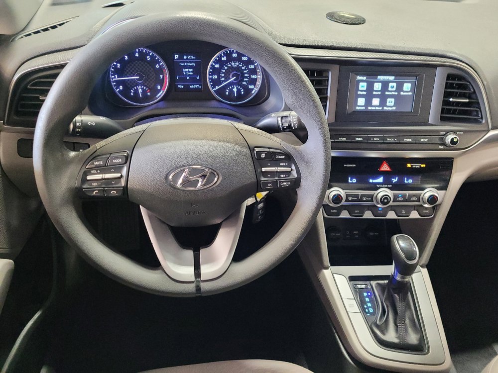 Used 2020 Hyundai Elantra SE FWD image 22