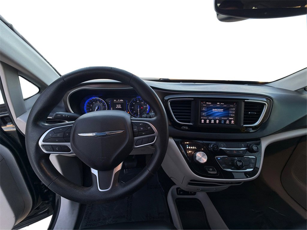 Used 2021 Chrysler Voyager Lxi image 32