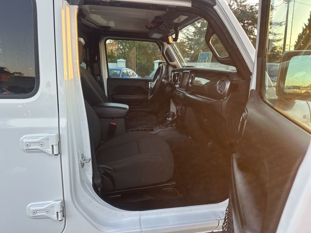 Used 2023 Jeep Wrangler Sahara image 13