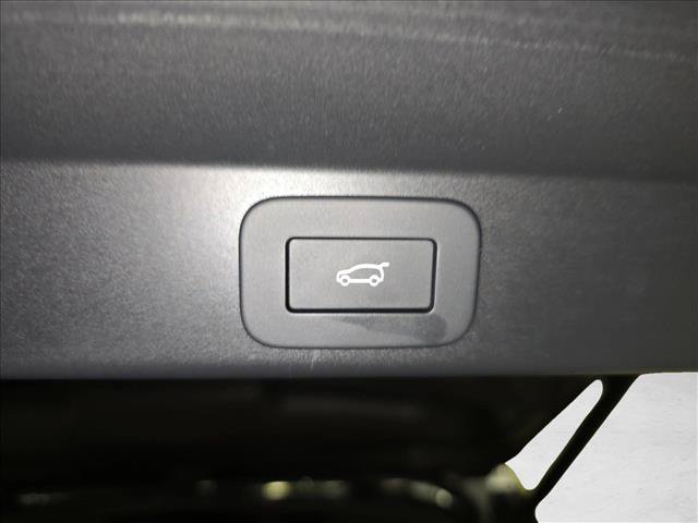 Used 2025 Land Rover Range Rover Sport SE AWD/4WD image 13