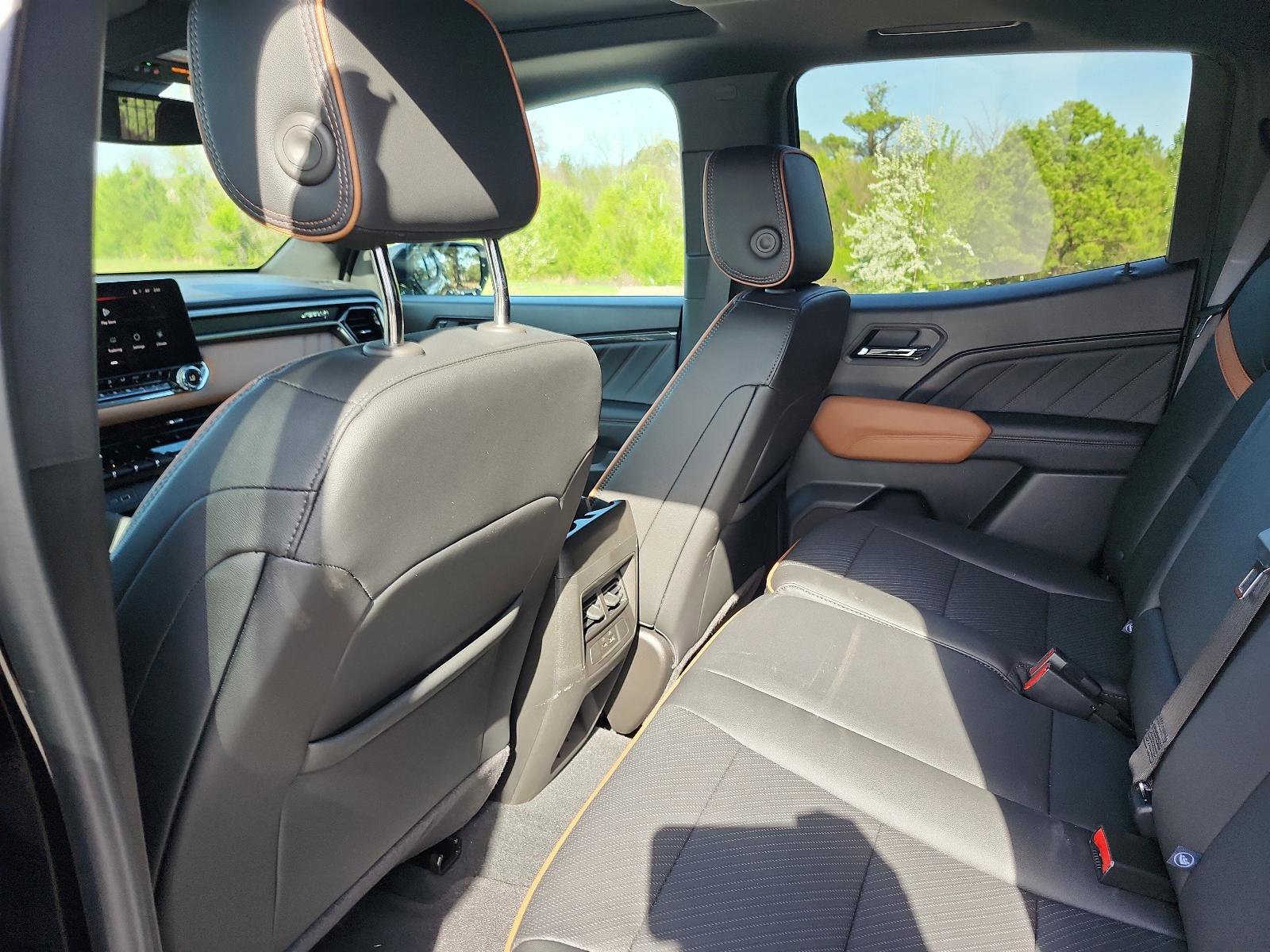 Used 2025 GMC Canyon AT4 w/ Nightfall Edition image 11