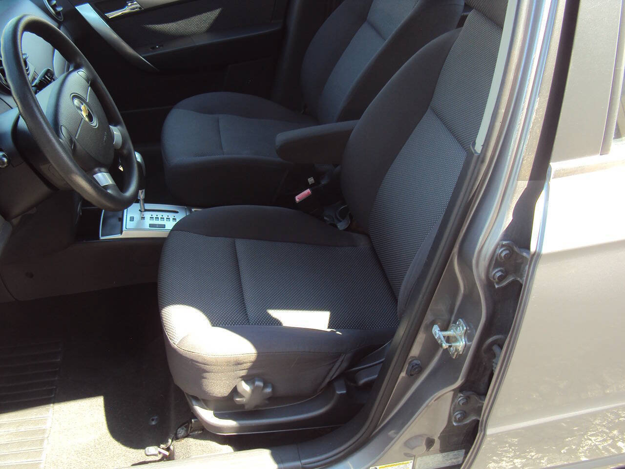 Used 2009 Chevrolet Aveo LT w/ Power and Convenience Package FWD image 6