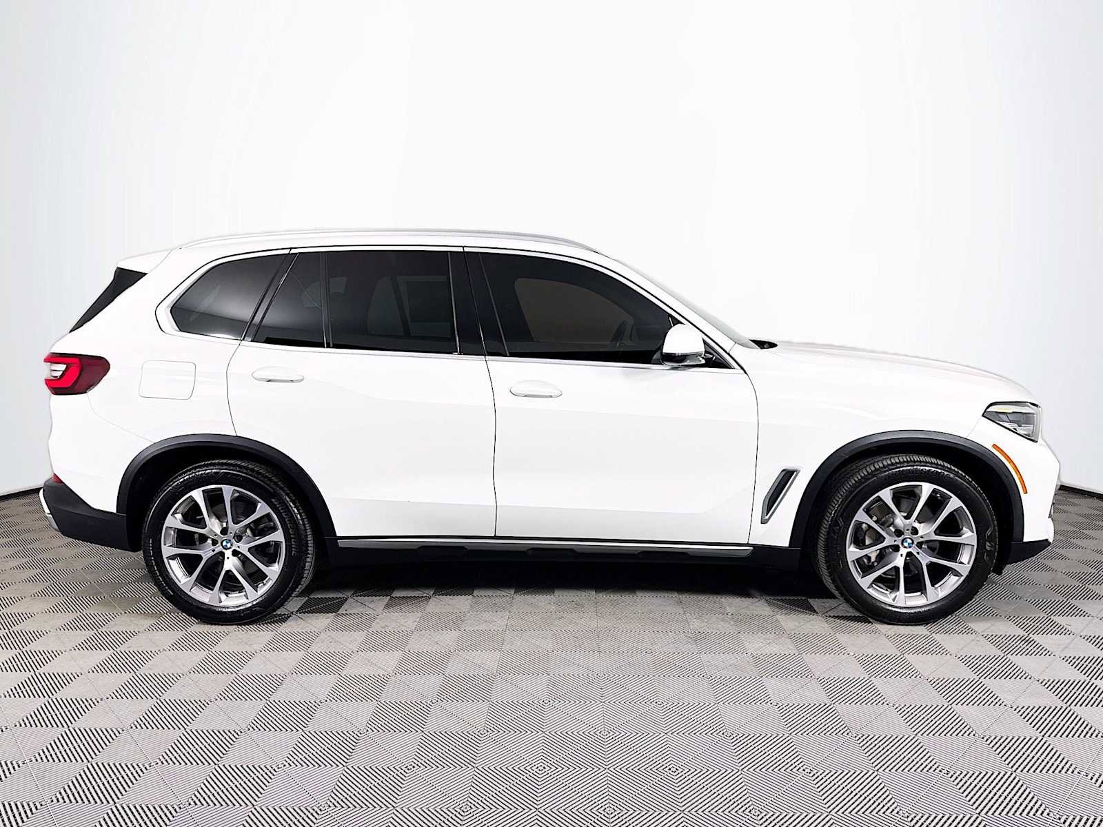 Used 2022 BMW X5 xDrive40i image 4