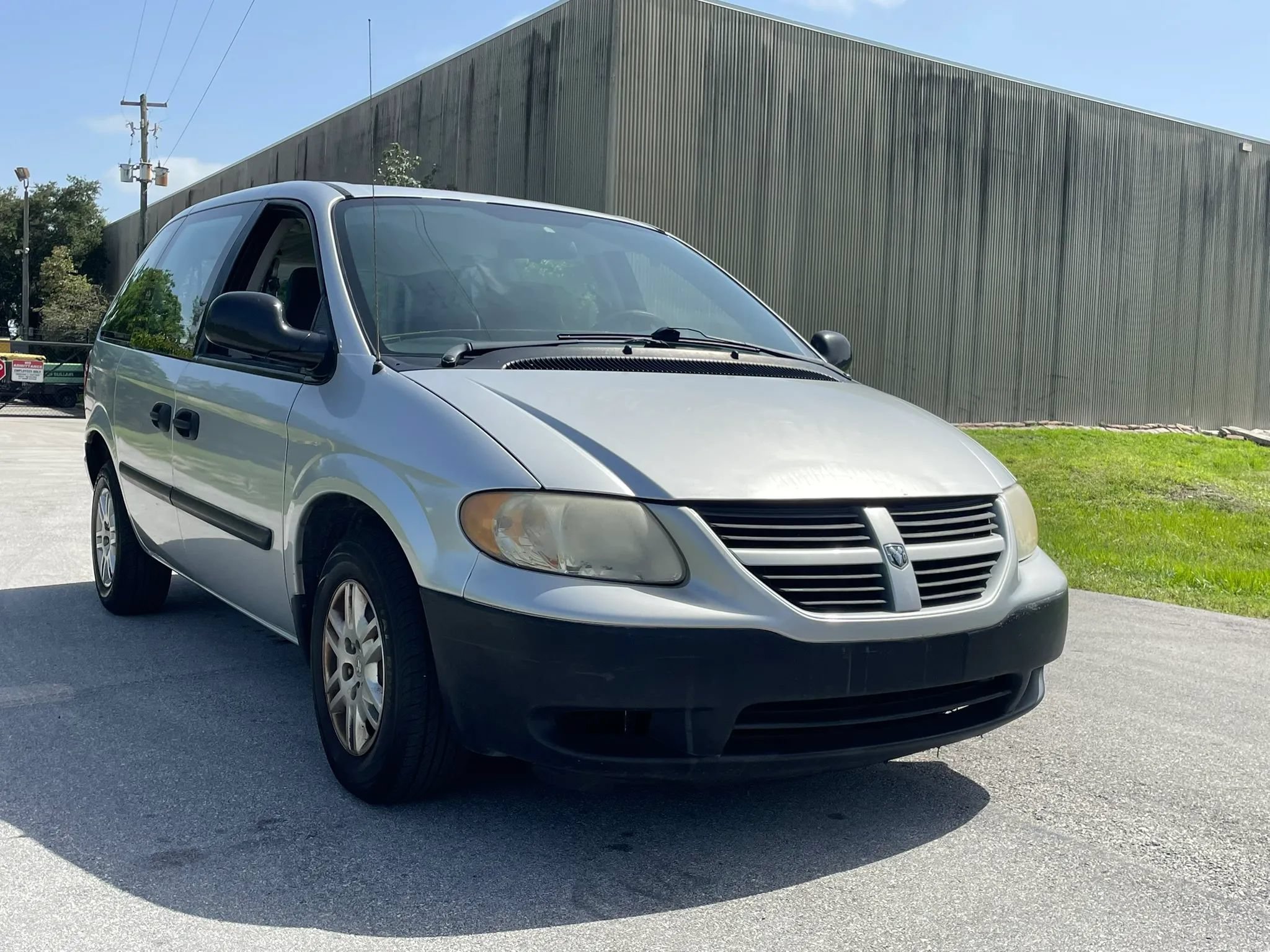 Used 2005 Dodge Caravan SE w/ Popular Equipment Group FWD image 3