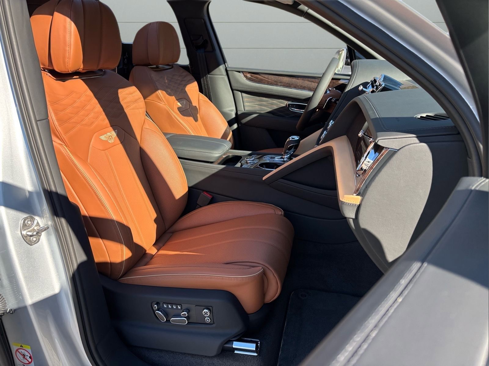 New 2025 Bentley Bentayga Extended Wheelbase image 32