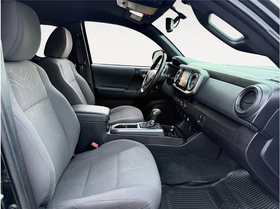 Used 2016 Toyota Tacoma TRD Sport w/ Towing Package AWD/4WD image 16