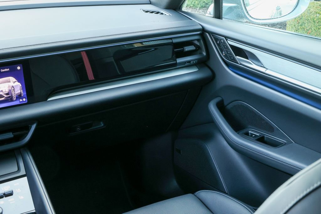 Certified 2025 Porsche Macan 4 Electric image 43