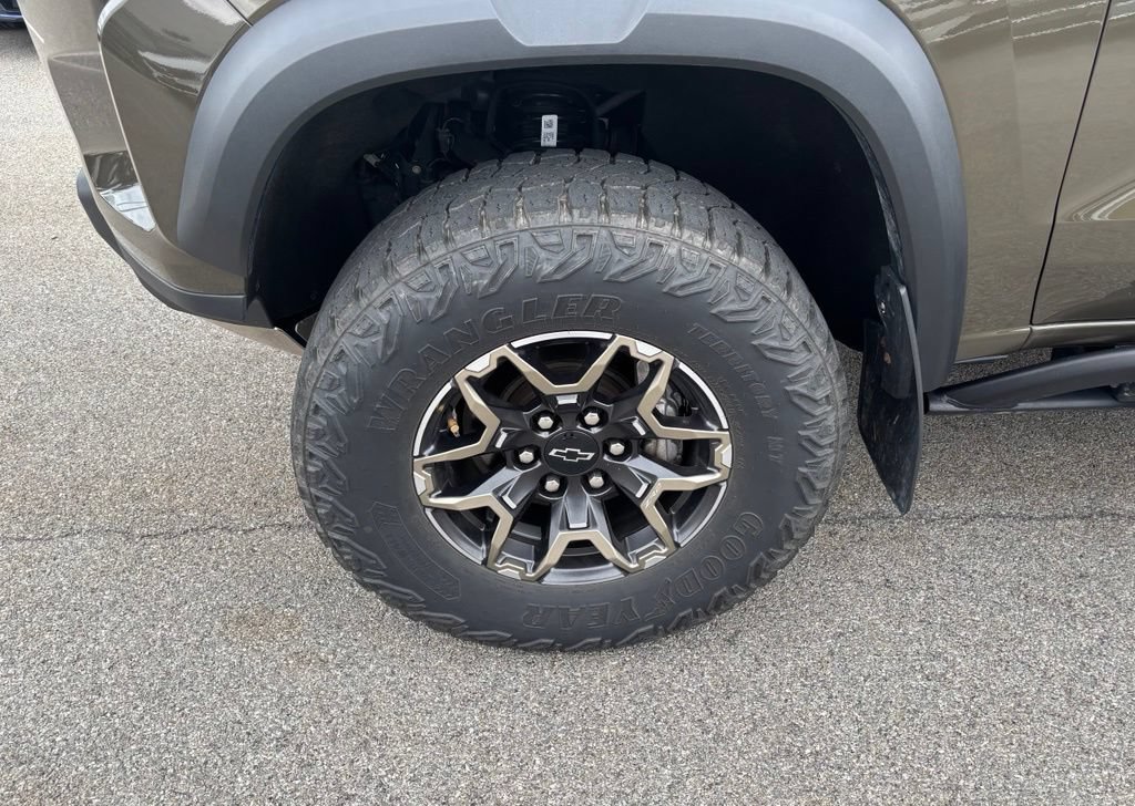 Used 2024 Chevrolet Colorado ZR2 w/ ZR2 Convenience Package III AWD/4WD image 27