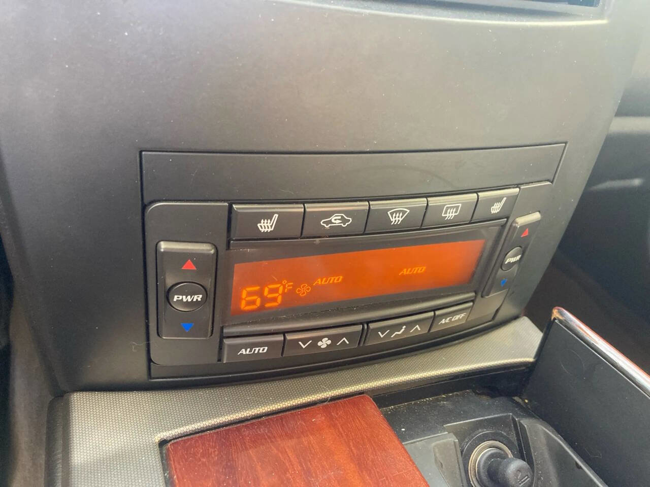 Used 2008 Cadillac XLR image 17