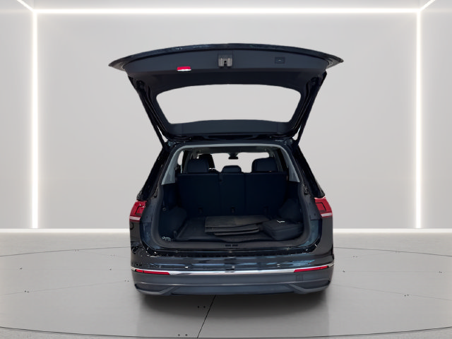 Used 2024 Volkswagen Tiguan SE w/ Panoramic Sunroof Package AWD/4WD image 10
