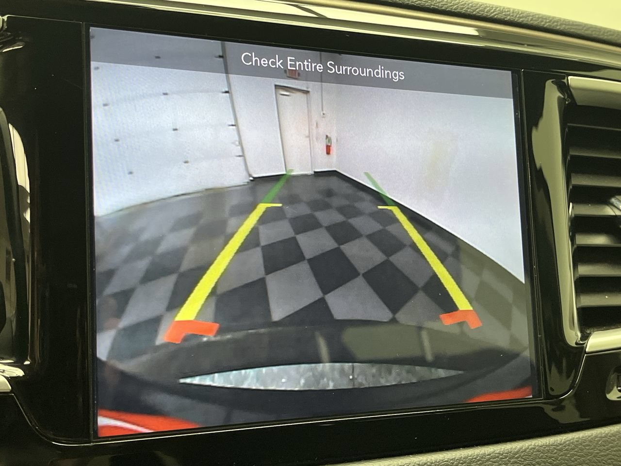 Used 2019 Chrysler Pacifica Touring-L FWD image 6