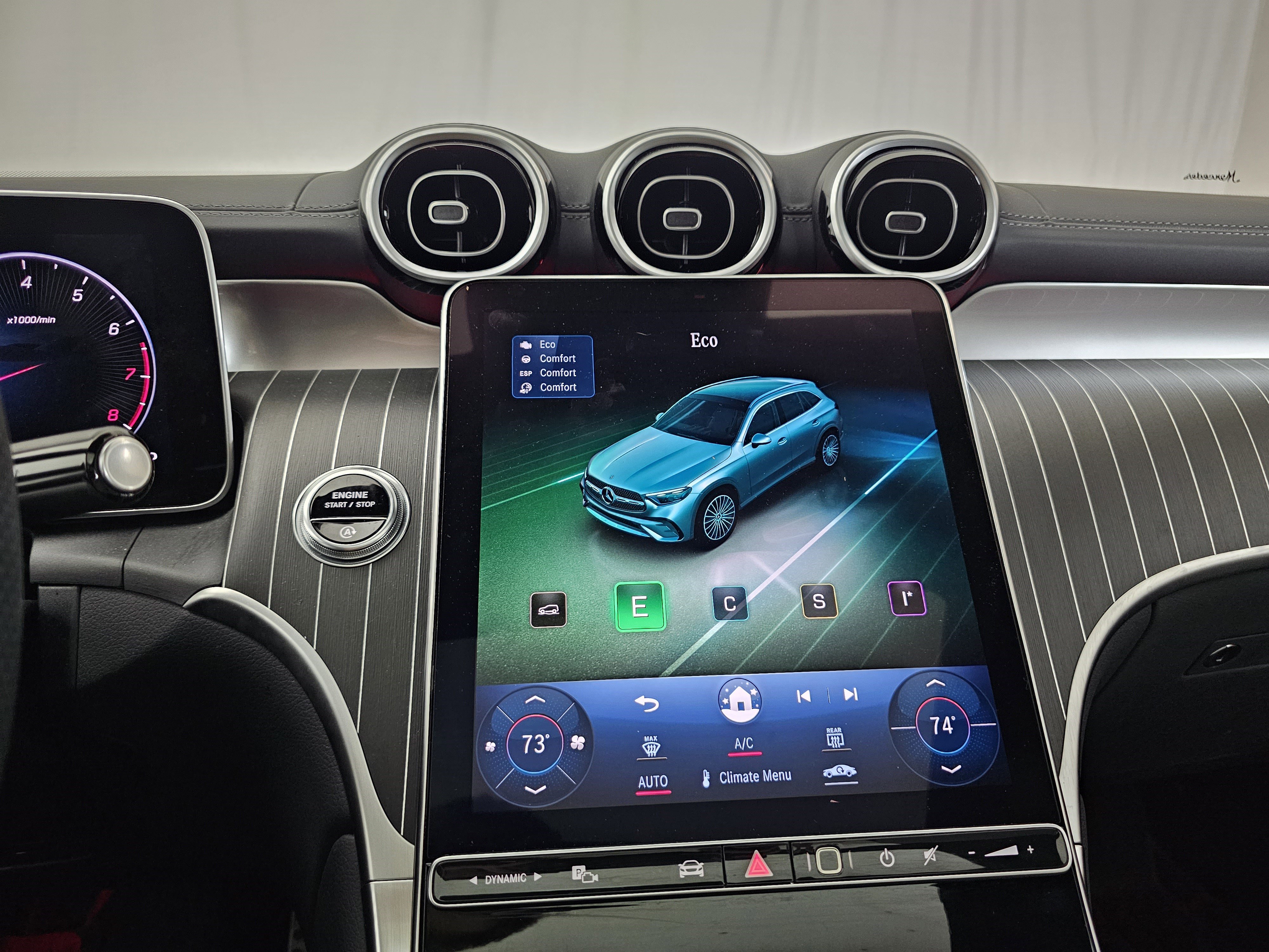 Used 2024 Mercedes-Benz GLC 300 4MATIC image 22