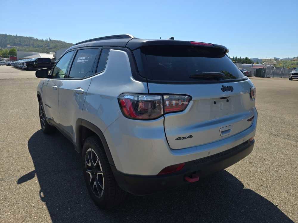 Used 2024 Jeep Compass Trailhawk AWD/4WD image 16