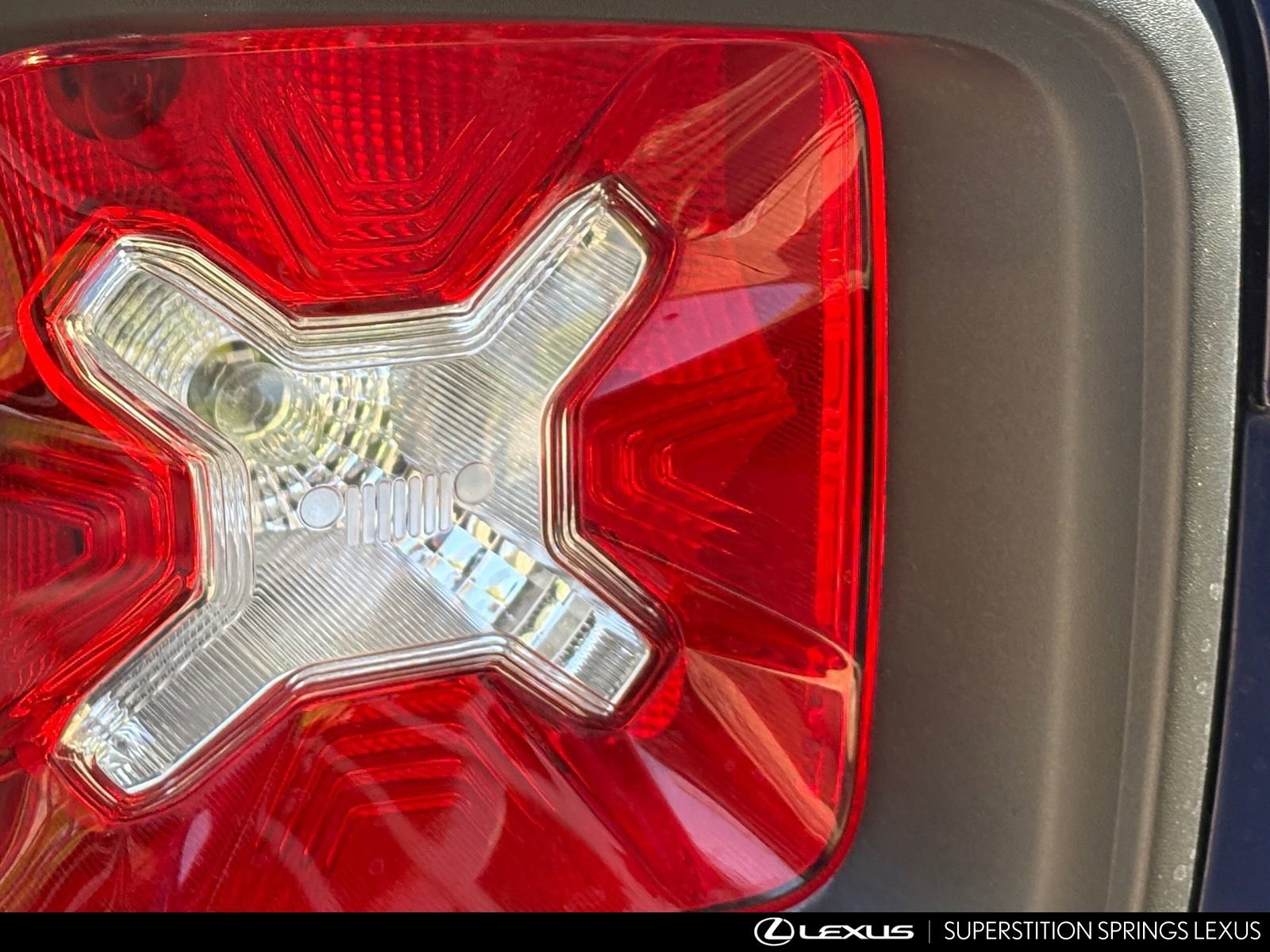 Used 2018 Jeep Renegade Latitude FWD image 12