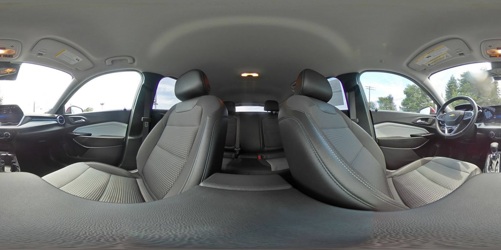 Used 2025 Chevrolet Trax LT w/ LT Convenience Package FWD image 41