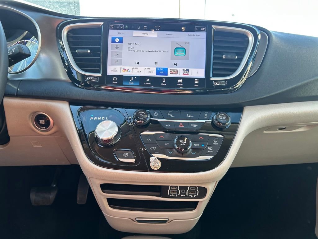 Used 2024 Chrysler Pacifica Touring-L image 19