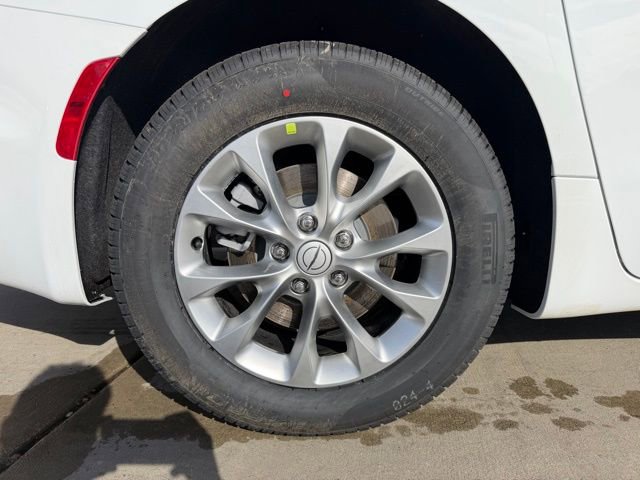 New 2026 Chrysler Pacifica Select AWD/4WD image 9