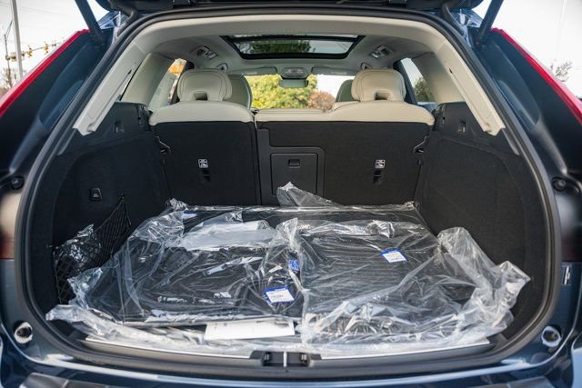 New 2026 Volvo XC60 B5 Ultra w/ Protection Package Premier image 9