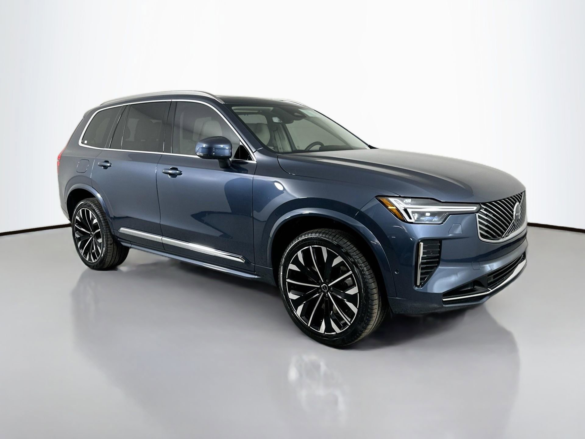 New 2026 Volvo XC90 T8 Ultra w/ Protection Package Premier image 3