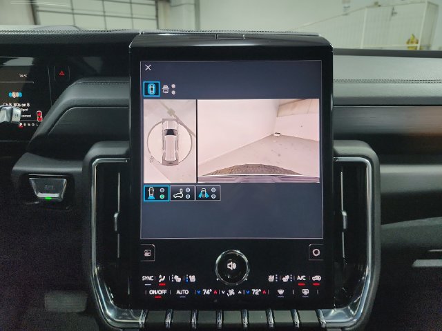 Used 2025 GMC Yukon Denali RWD image 28