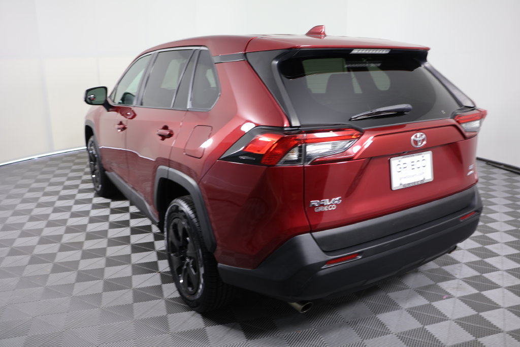 Used 2022 Toyota RAV4 LE AWD/4WD image 6