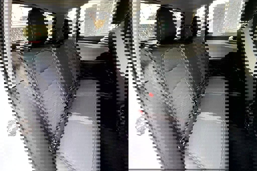 Certified 2025 Volkswagen Taos SE w/ Panoramic Sunroof Package image 20