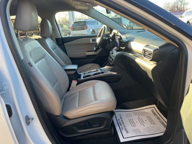 Used 2022 Ford Explorer XLT w/ Equipment Group 202A image 11