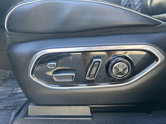 Used 2022 Jeep Grand Cherokee L Summit w/ Luxury Tech Group V image 43