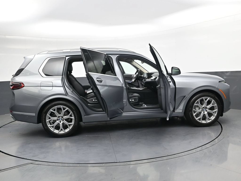 Used 2023 BMW X7 xDrive40i w/ Parking Assistance Package AWD/4WD image 40