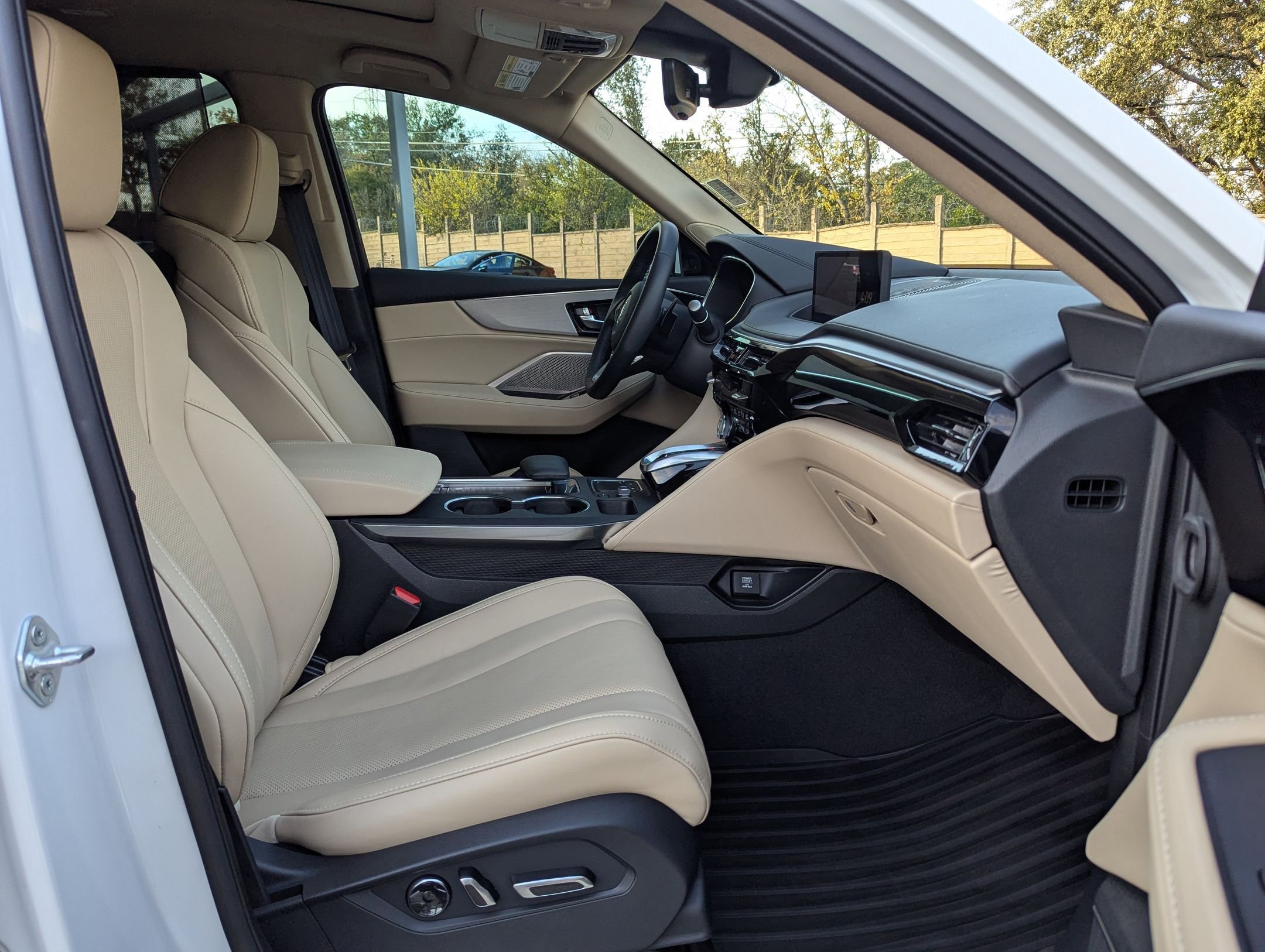 Certified 2023 Acura MDX FWD w/ Technology Package image 27