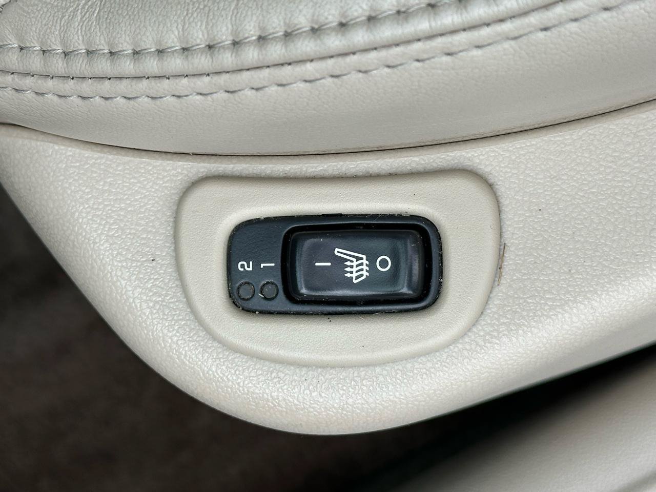 Used 2004 Chevrolet Malibu LT w/ Preferred Equipment Group FWD image 11