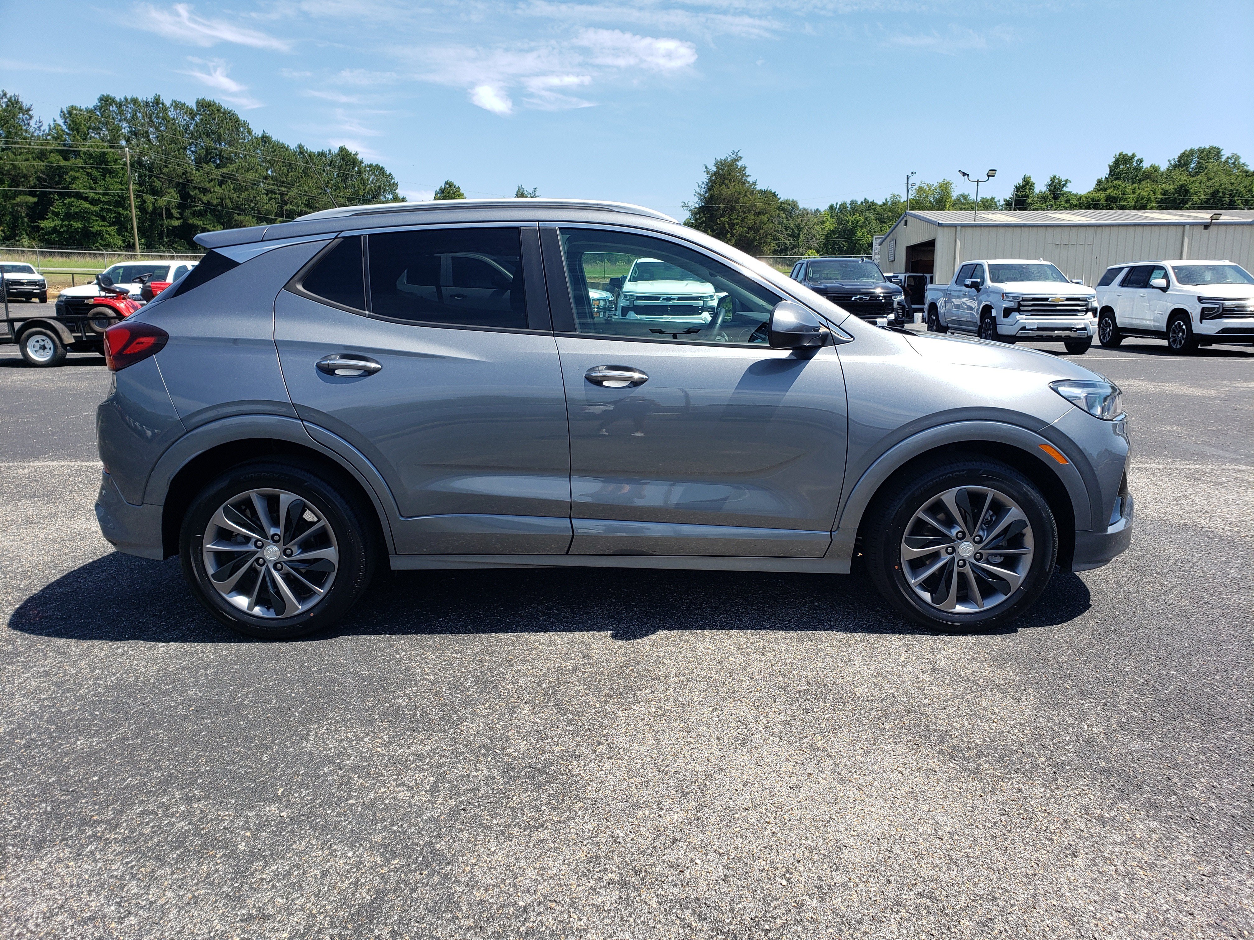 Used 2022 Buick Encore GX Select w/ Sport Touring Package FWD image 5