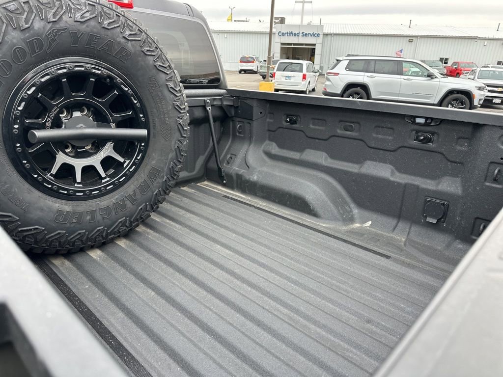 Used 2024 GMC Canyon AT4X w/ AT4X AEV Edition image 15