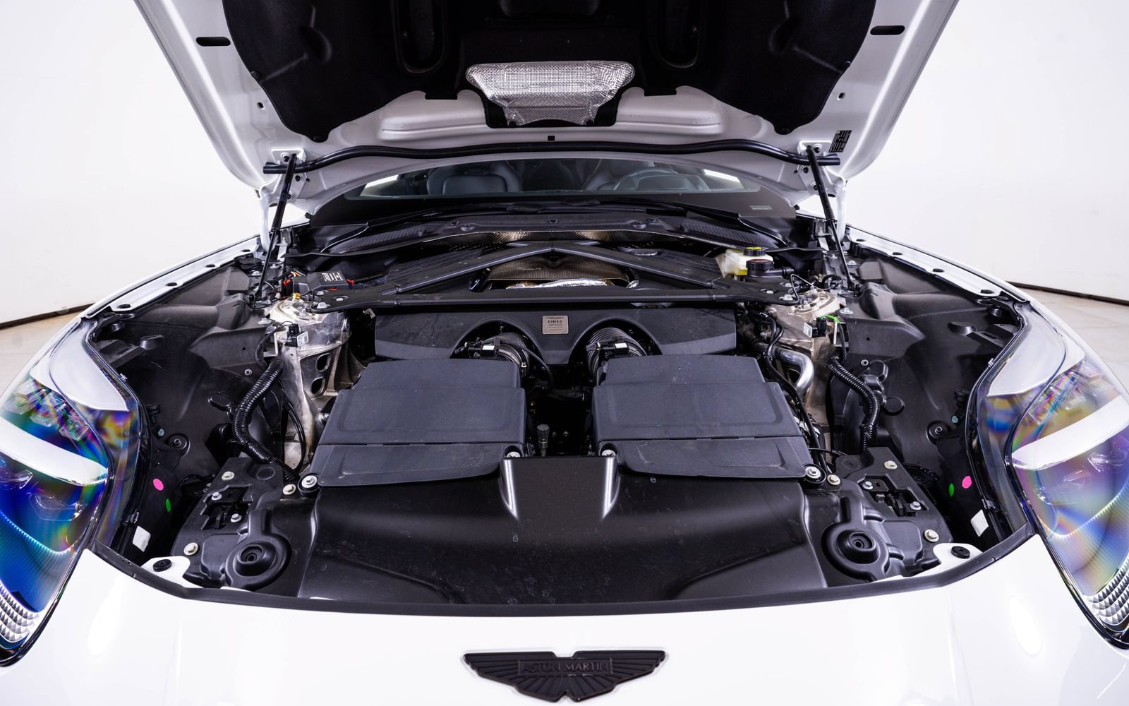Used 2025 Aston Martin DB12 Coupe RWD image 15