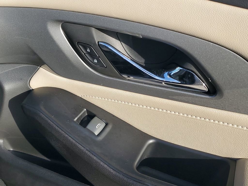 Used 2023 Chevrolet Traverse LS image 46