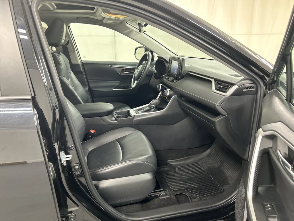 Used 2021 Toyota RAV4 XLE Premium AWD/4WD image 23