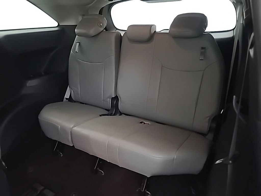 Used 2025 Toyota Sienna XLE FWD image 22