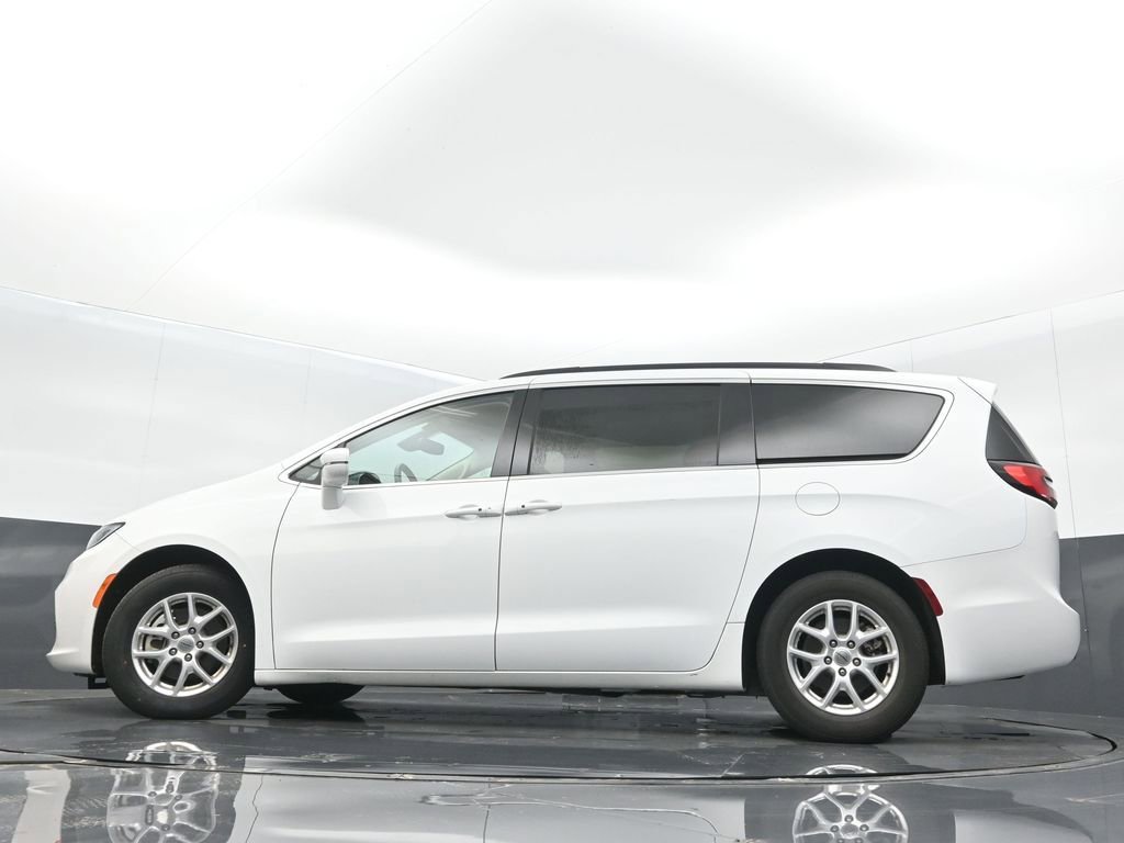 Used 2022 Chrysler Pacifica Touring-L image 29