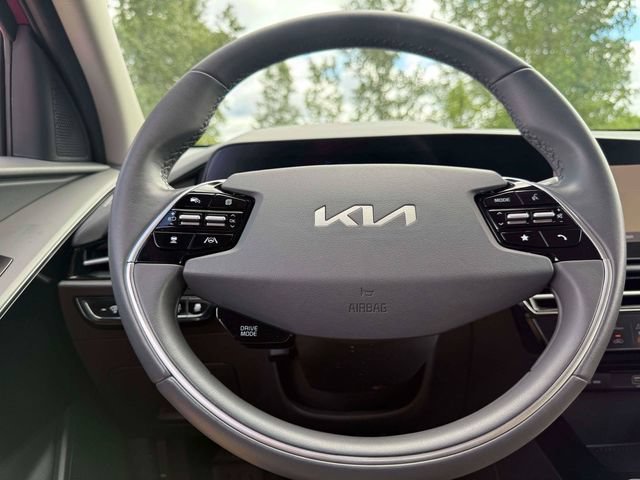 Used 2024 Kia Niro EX FWD image 23