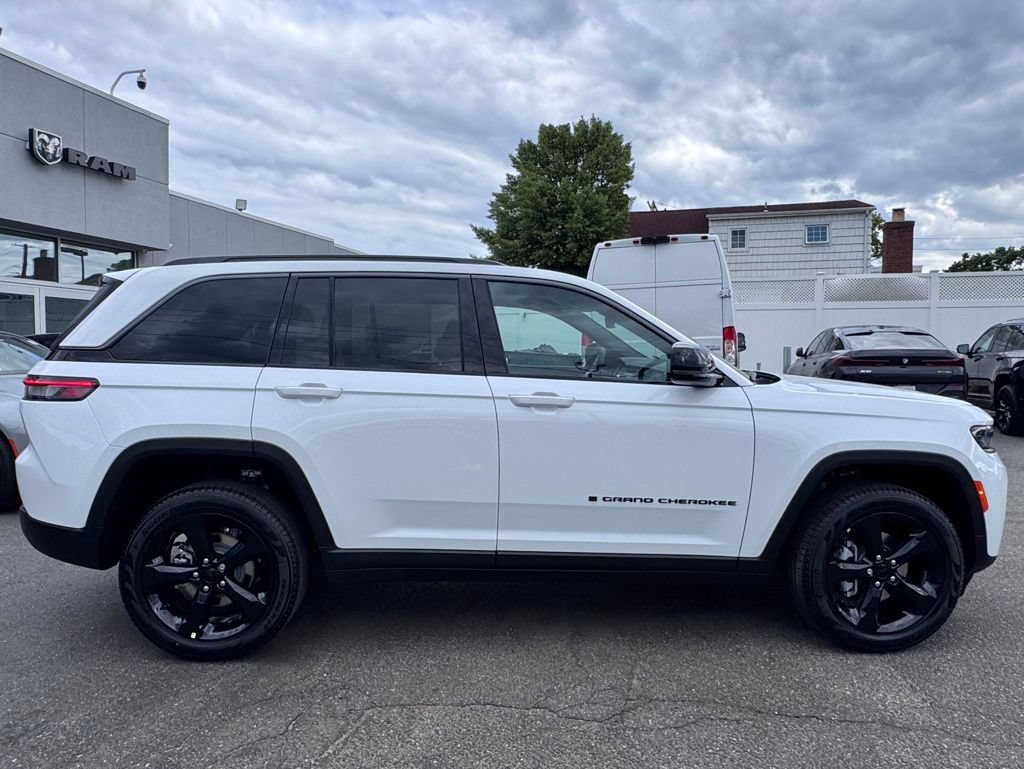 New 2026 Jeep Grand Cherokee Limited w/ Limited Altitude Package AWD/4WD image 8