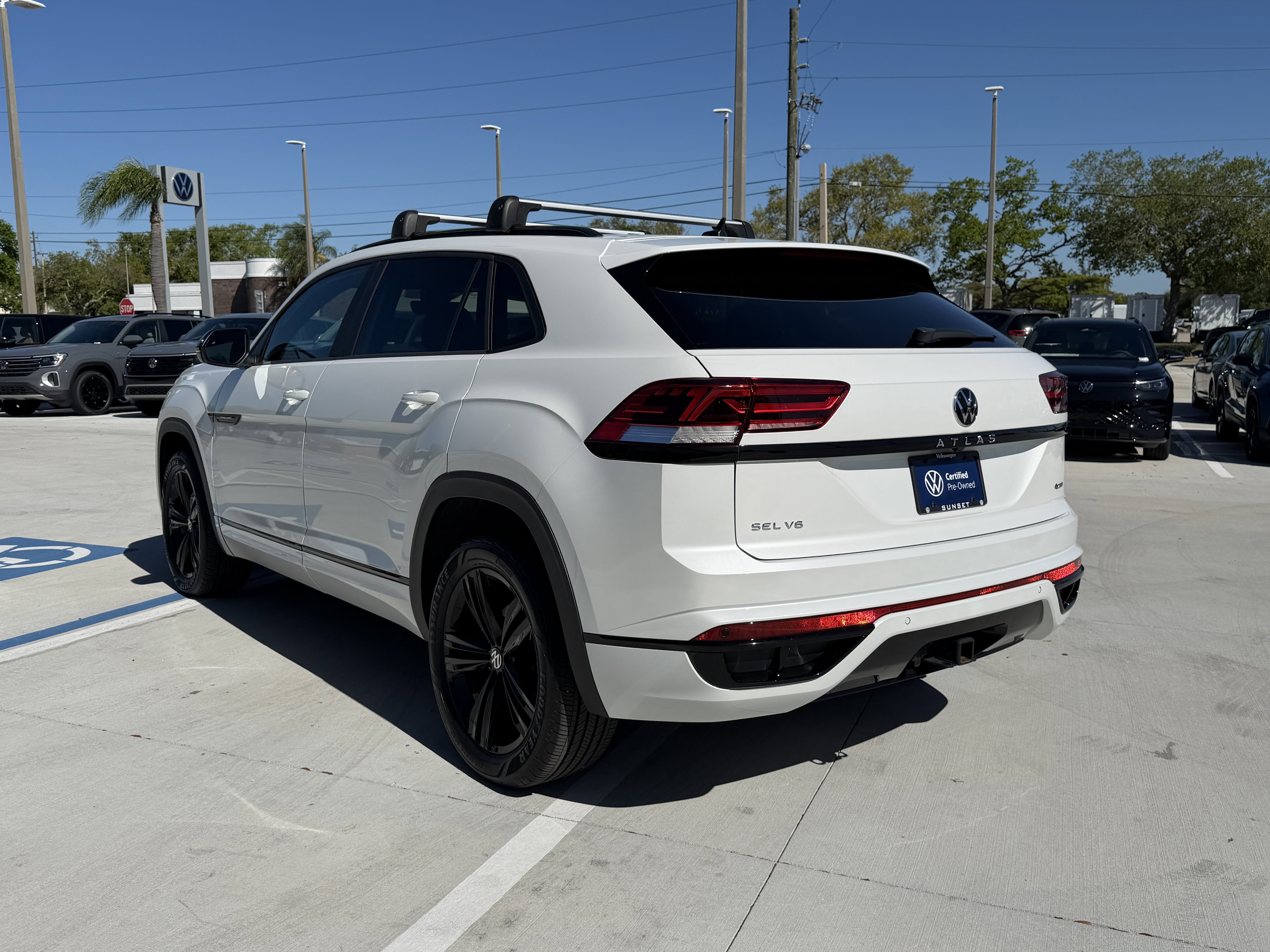 Used 2023 Volkswagen Atlas Cross Sport SEL R-Line image 5