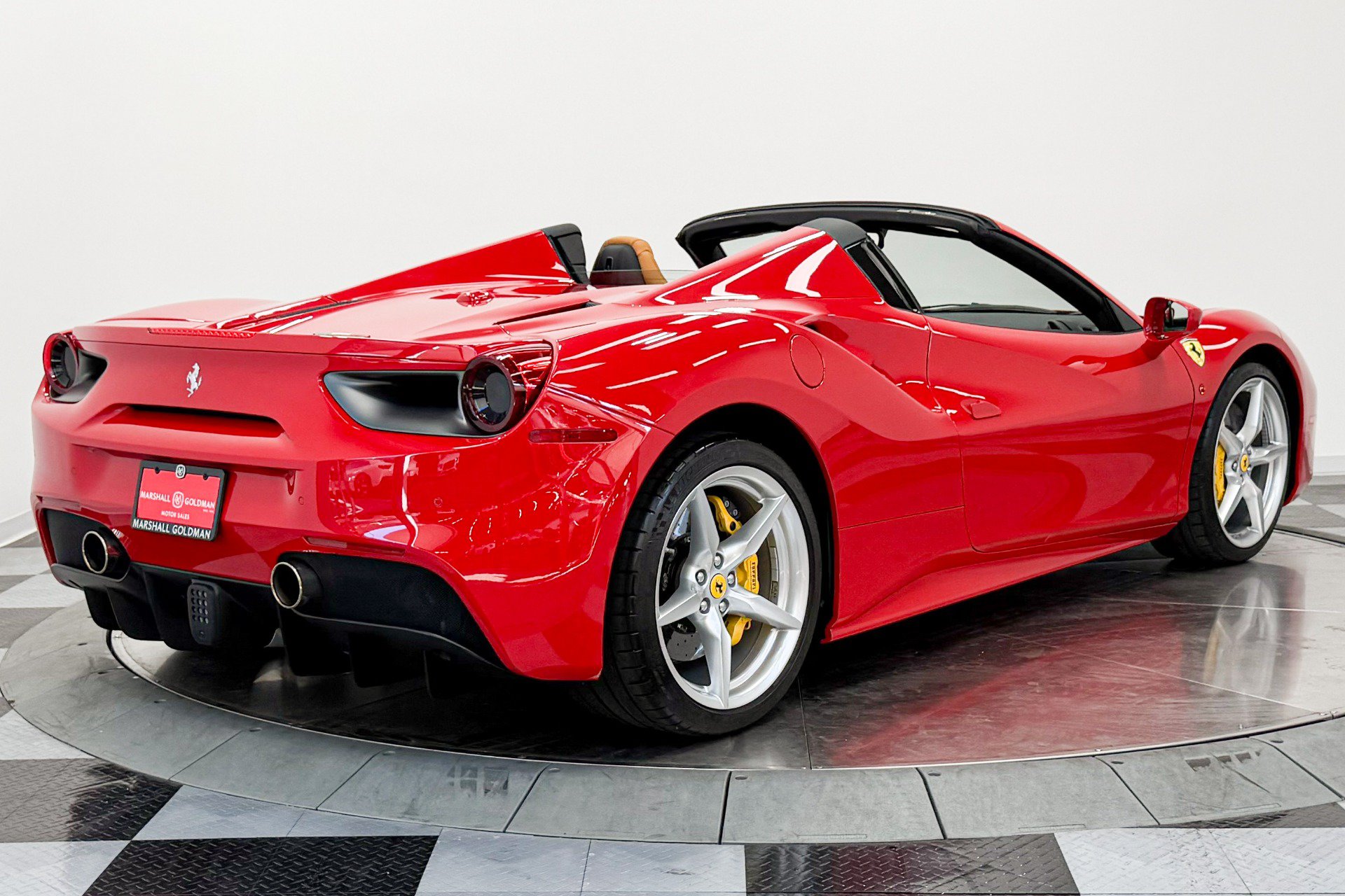 Used 2018 Ferrari 488 Spider RWD image 9