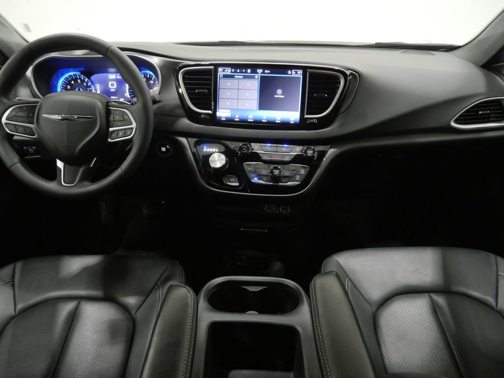 Used 2025 Chrysler Pacifica Select FWD image 10