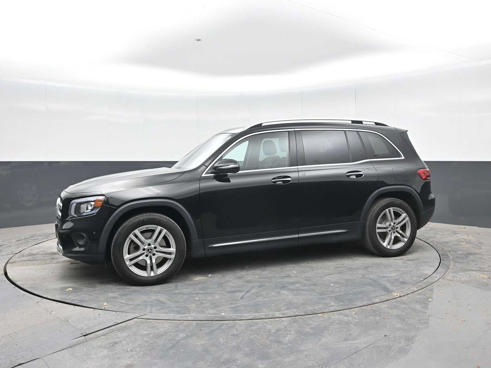 Used 2021 Mercedes-Benz GLB 250 4MATIC image 3